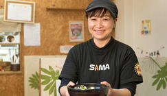 Curry＆Cafe SAMA 仙台大学病院前  副店長　安田 倫子さん